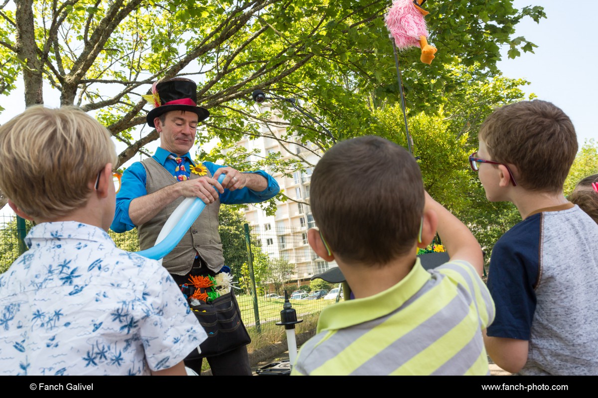 Confection de sculptures de ballons. Inauguration de la maison des parents_Brest
