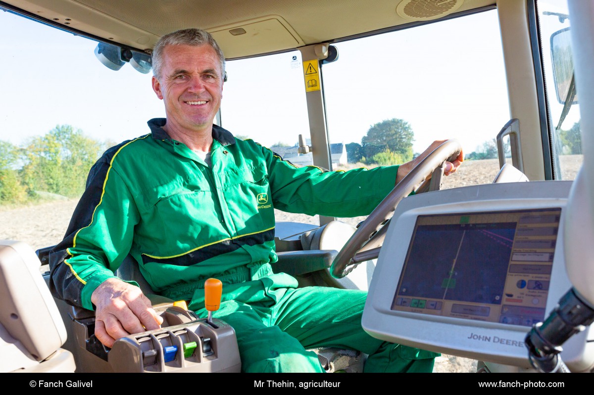 Mr Théhin, agriculteur à Caudan. Utilisateur d'un guidage gps sur son tracteur.