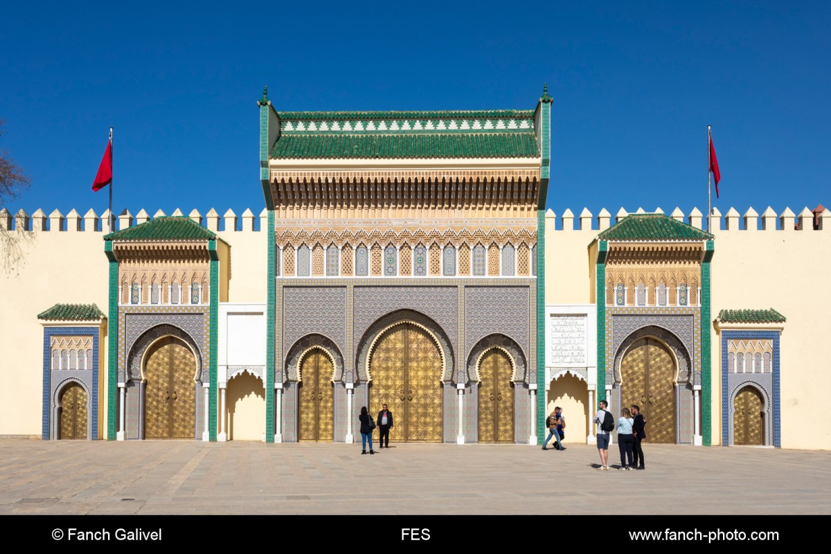 Les portes du Palais Royal à Fès au Maroc