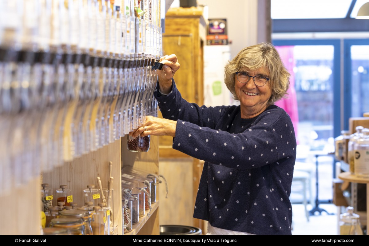 Mme Catherine BONNIN, épicerie Ty Vrac à Trégunc dans le Finistère