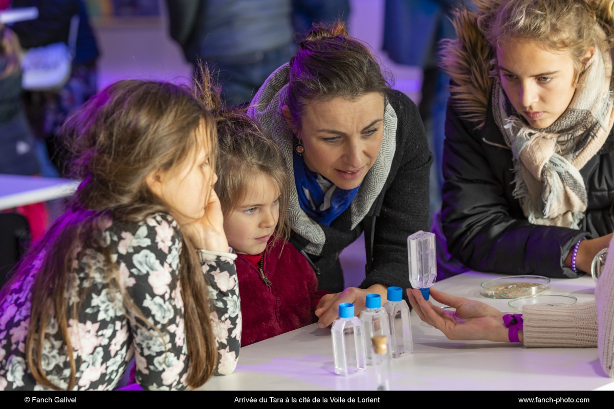 Animation scientifique sur le micro-plastique à la cité de la voile de Lorient à l'occasion du retour du Tara
