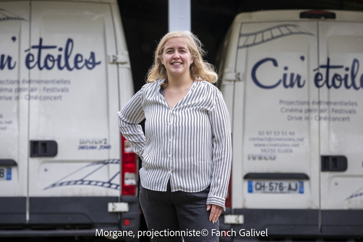 Morgane, projectionniste itinérante de cinéma en plein air_Cin'étoiles à Elven