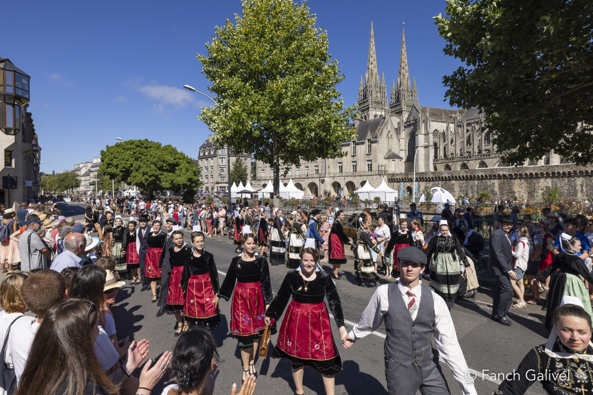 Gwen Ha Du, cercle de Landrévarzec _ Festival de Cornouaille 2022 _ Quimper