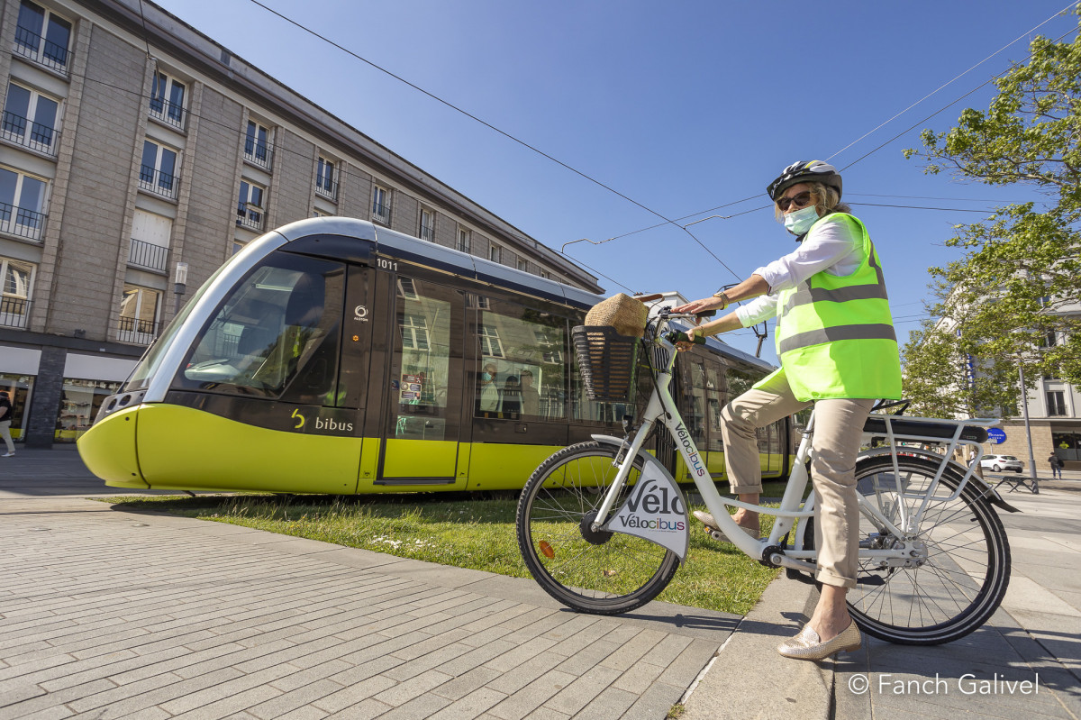 Tramway et vélo à Brest
