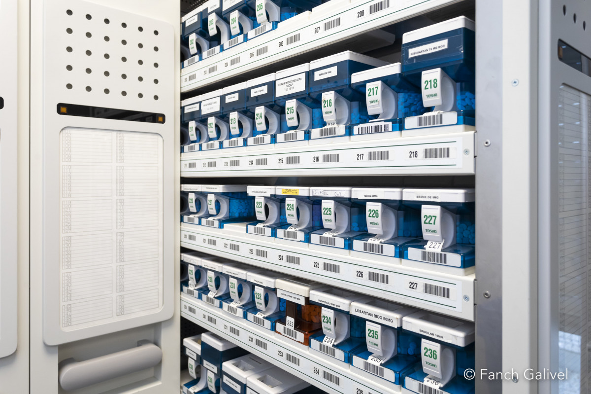 robot. La Pharmacie et préparatoire kerangal à Rennes.