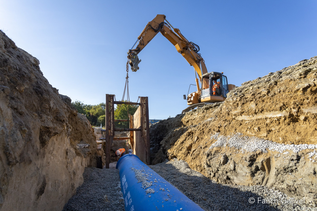 Pose des canalisations _ Chantiers de renouvellements canalisation d'eau brut à Queven