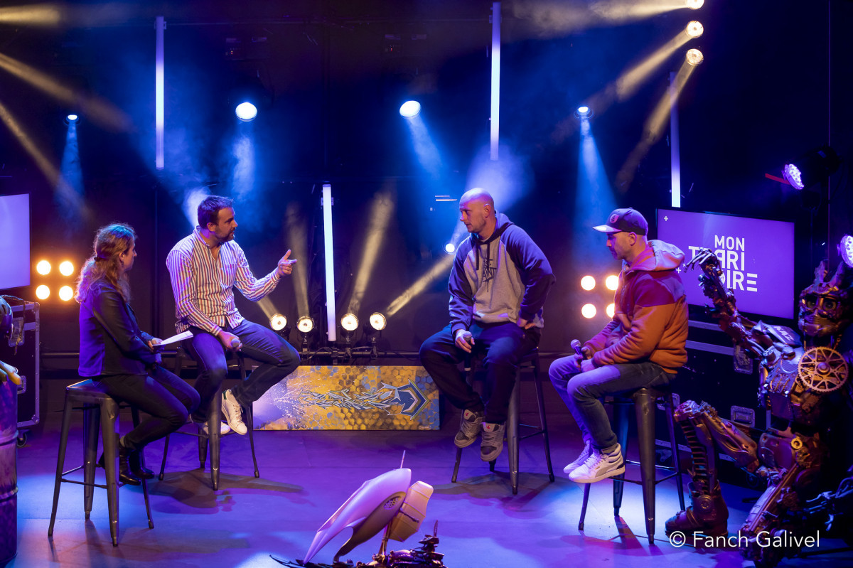 Les graffeurs Ezra et Kaz lors de l'enregistrement de l'émission tv ayant pour thème le lancement de projet de territoire de Lorient Agglomération_L'hydrophone à Lorient