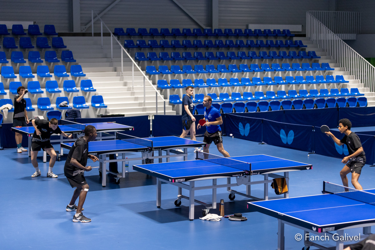 Entrainement des jeunes au Ping-Center d'Hennebont