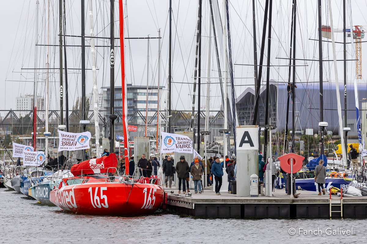 Public sur les pontons lors de la Transat Jacques Vabre à Lorient