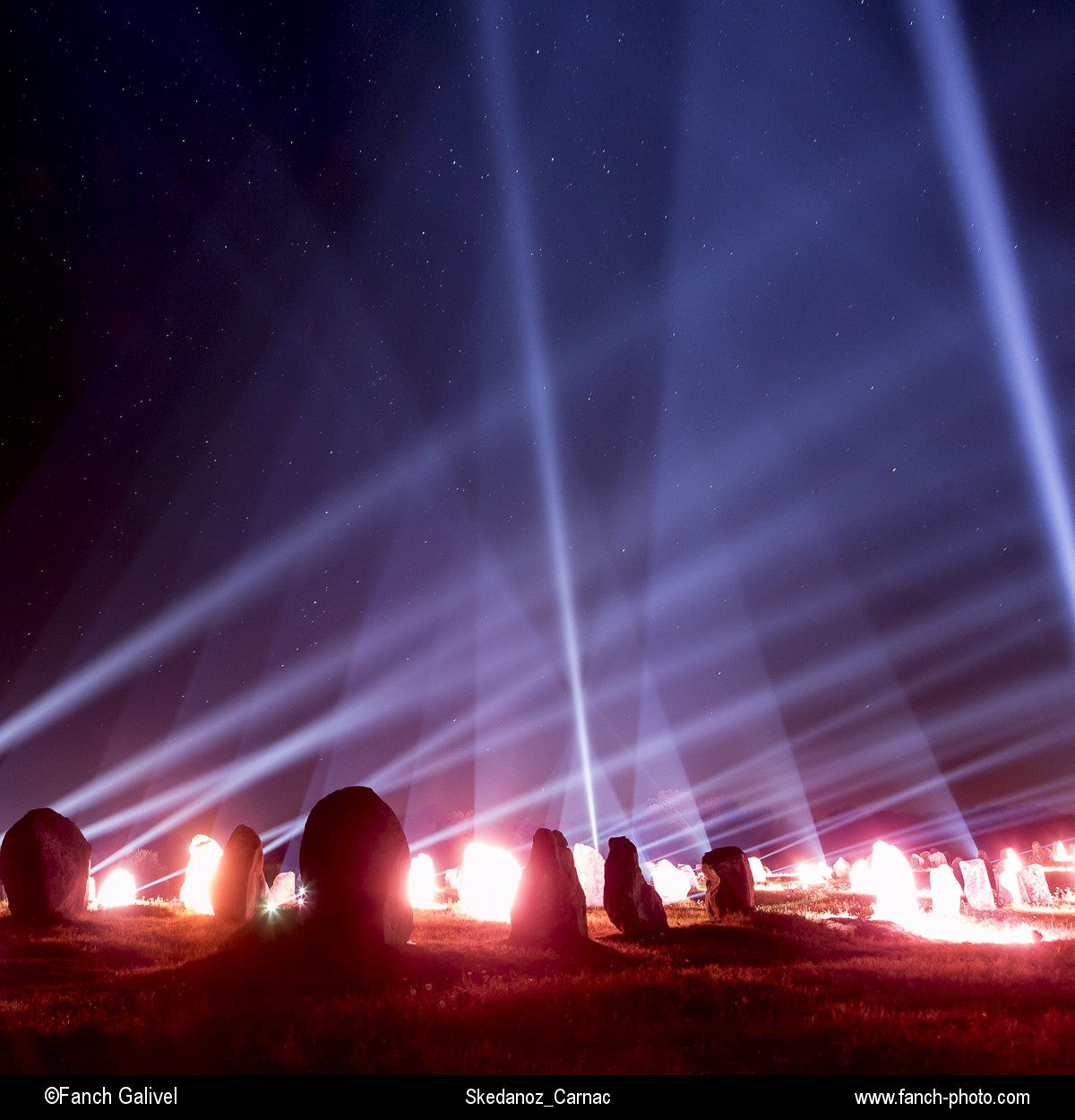 le spectacle son et lumière "Skedanoz" dans les alignements du Menec à Carnac
