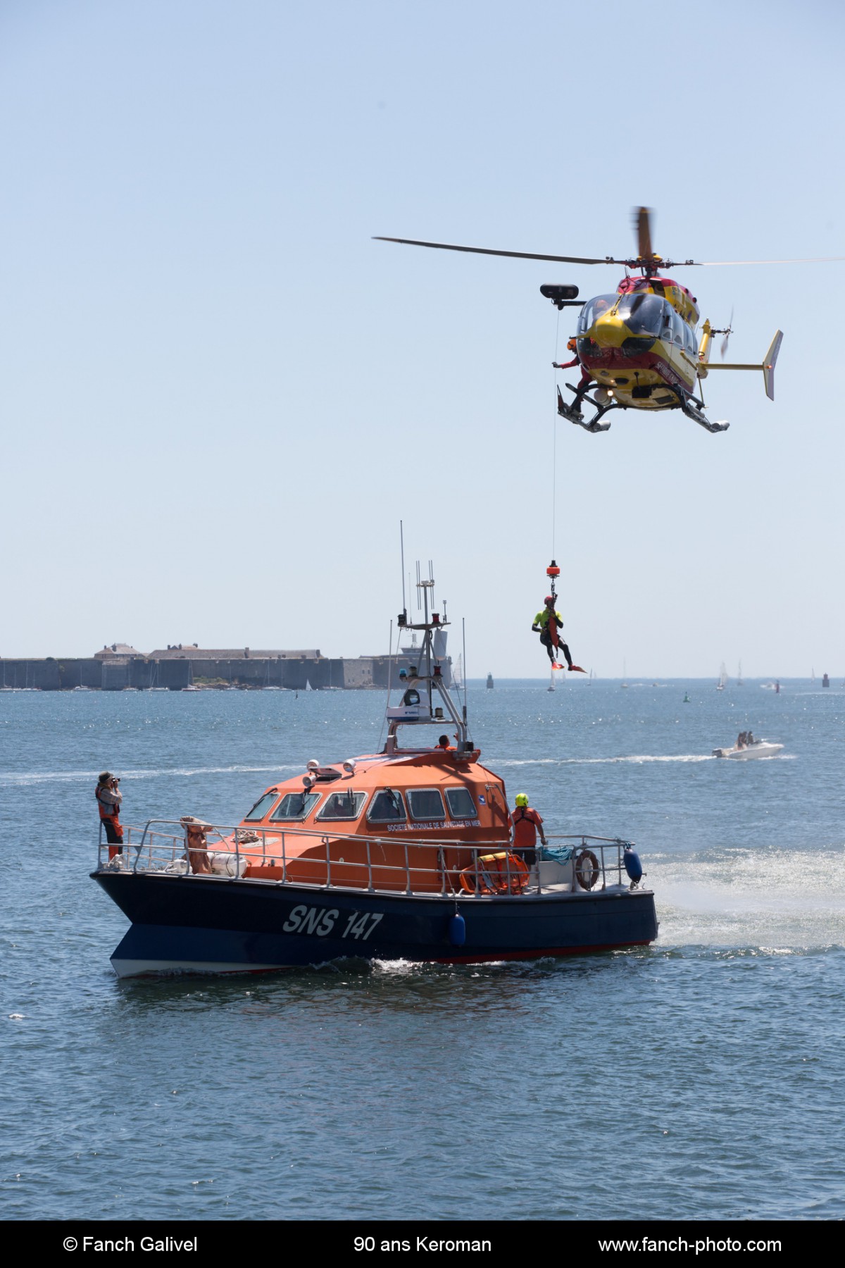 90 ans de Keroman _ Démonstration de sauvetage par Hélitreuillage par la SNSM