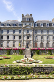 The garden and the castle of the stoat in Vannes