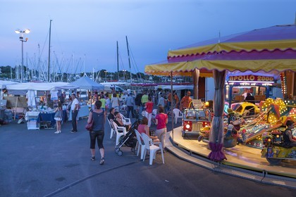 Marche sur le port de la Trinite sur mer