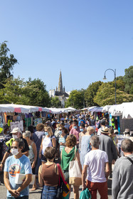 CARNAC _ Jour de marché dans le bourg _ ÉTÉ 2021
