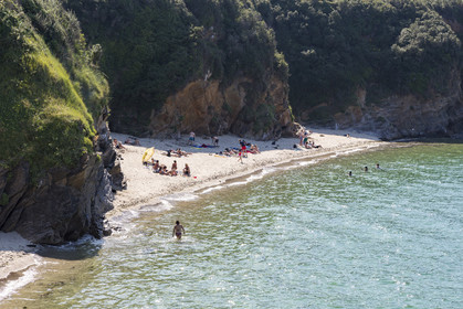Criques de Porh Skeudoul à Groix