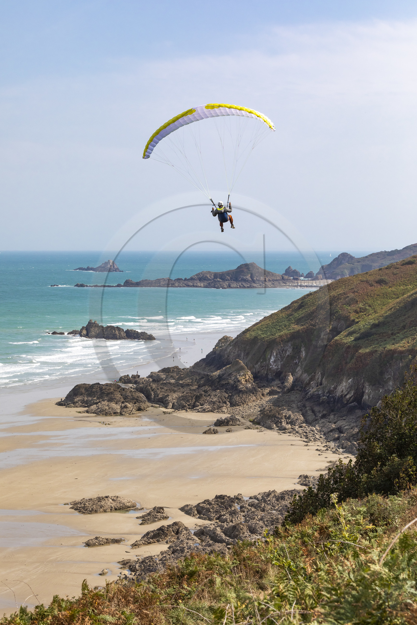 Parapente le long des falaises de Plouha