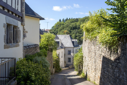 Ruelle le long des remparts d'Hennebont