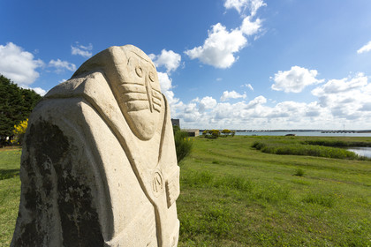 Sculpture of the dune people _ Gavres