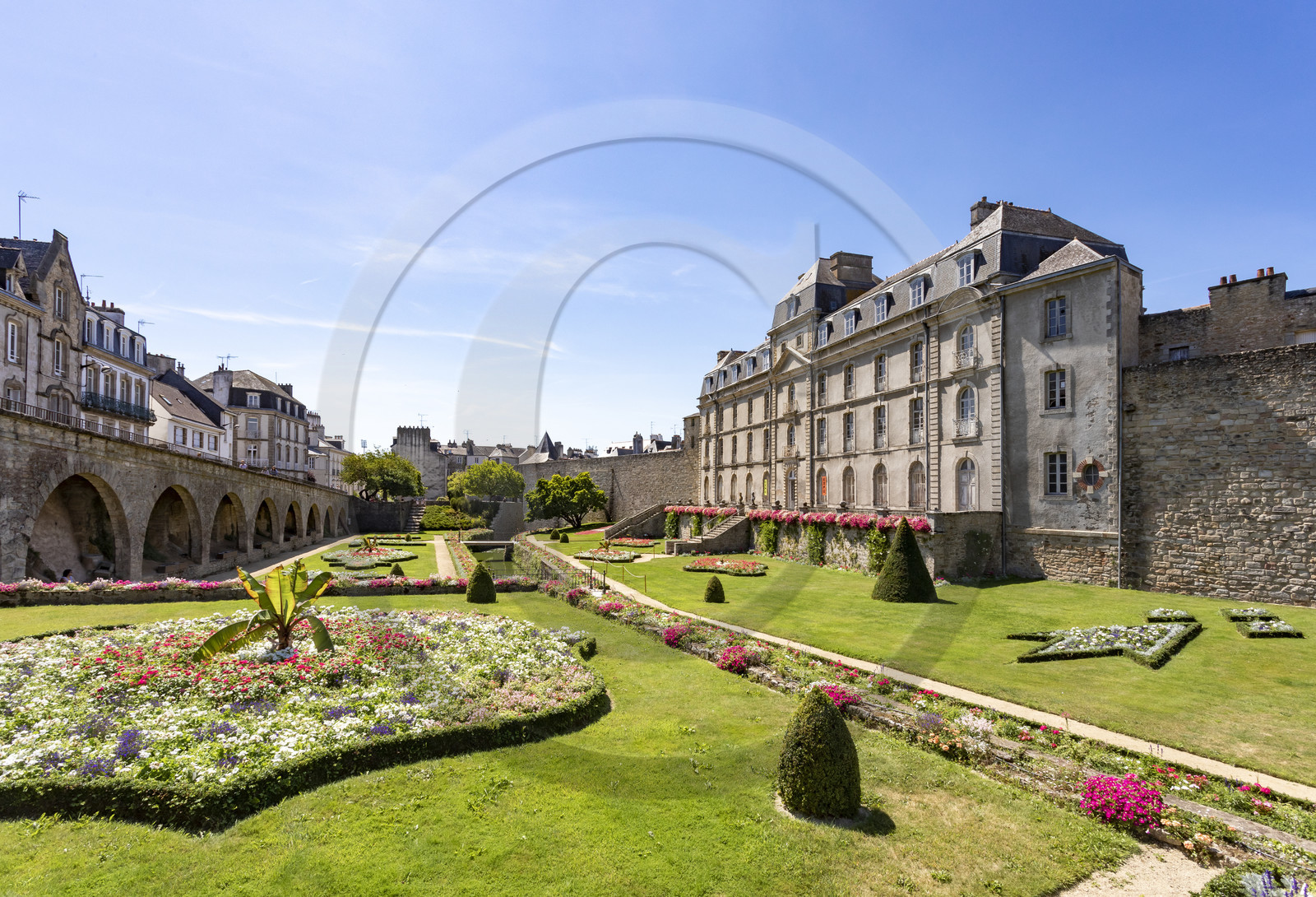 The garden and the castle of the stoat in Vannes