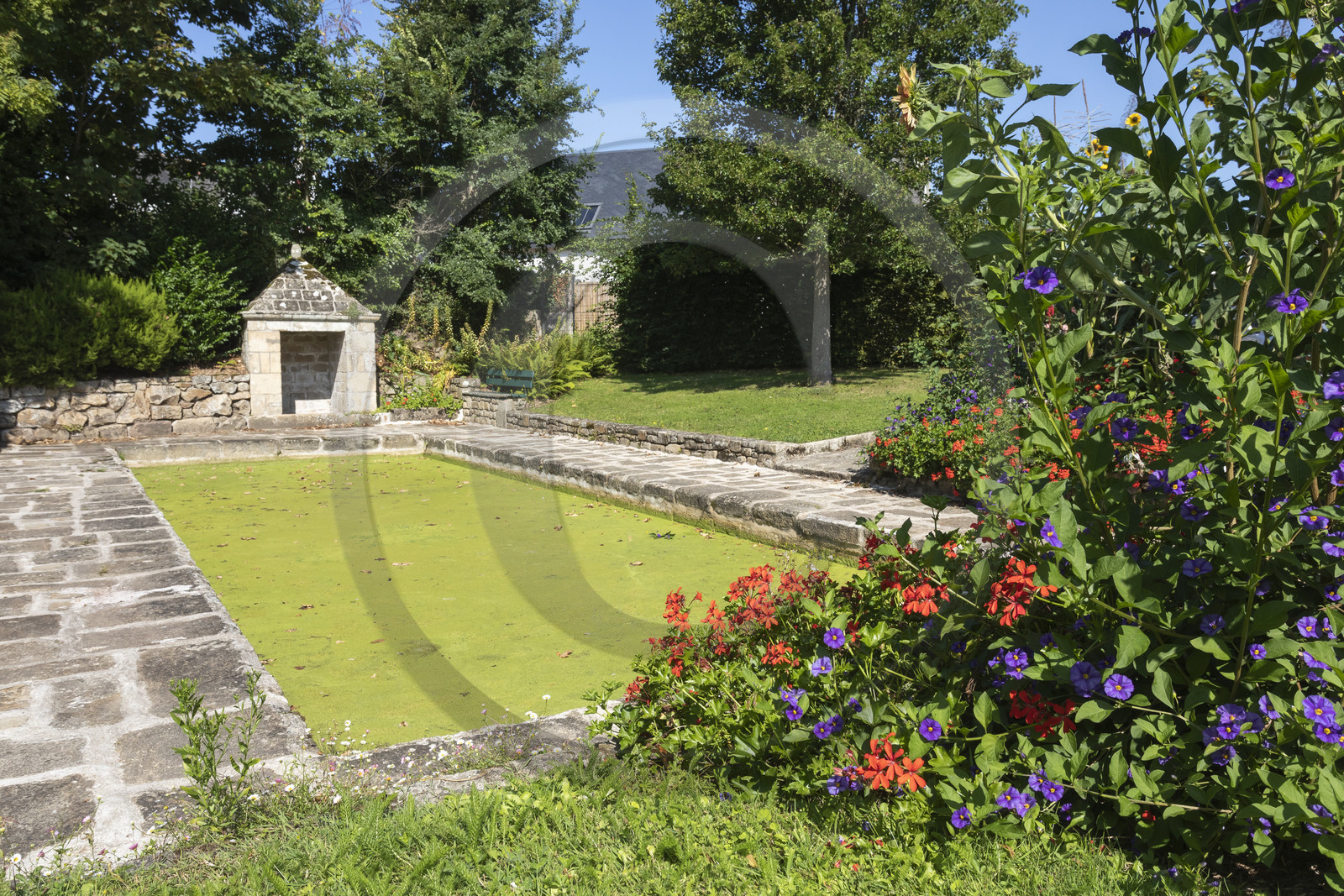 CARNAC _ fontaine dans le bourg de Carnac _ ÉTÉ 2021