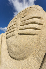 Sculpture of the dune people _ Gavres