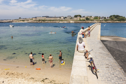 The port of Gavres in front of Port-Louis
