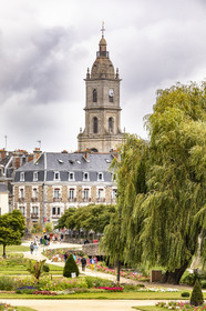 Jardin des remparts et église St Patern à Vannes