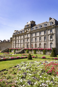 The garden and the castle of the stoat in Vannes