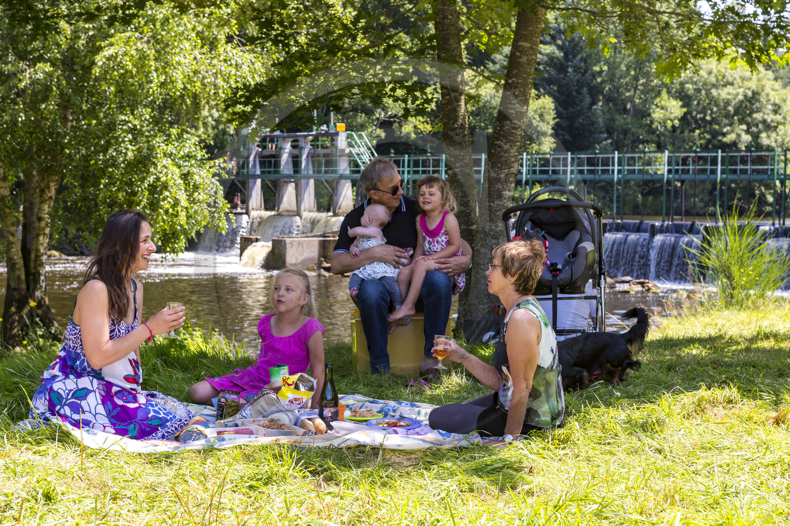 Pique-nique en famille sur les rives du Blavet ( 56 )