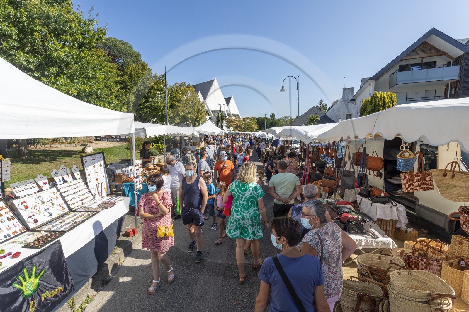 CARNAC _ Jour de marché dans le bourg _ ÉTÉ 2021
